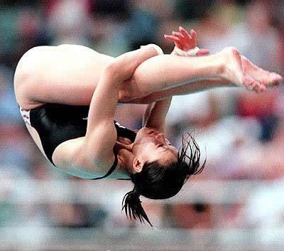 13岁的中国运动员伏明霞成为最年轻的世界冠军（历史上今天lssjt.com）