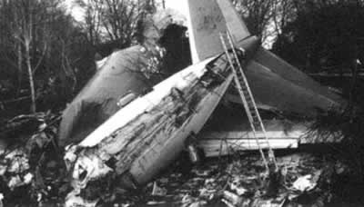 英国米德兰航空公司的波音737飞机失事（歷史上的今天。中國）